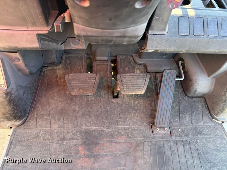 image for item EC8285 2011 Nissan PFD90Y forklift