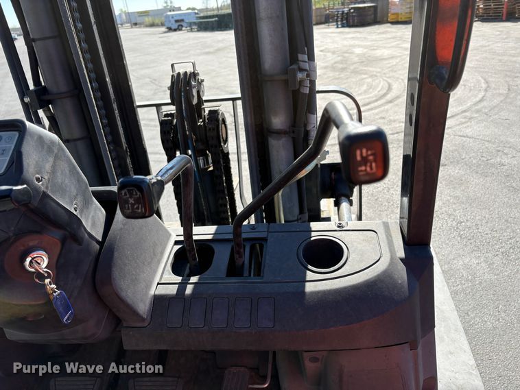 image for item EC8285 2011 Nissan PFD90Y forklift