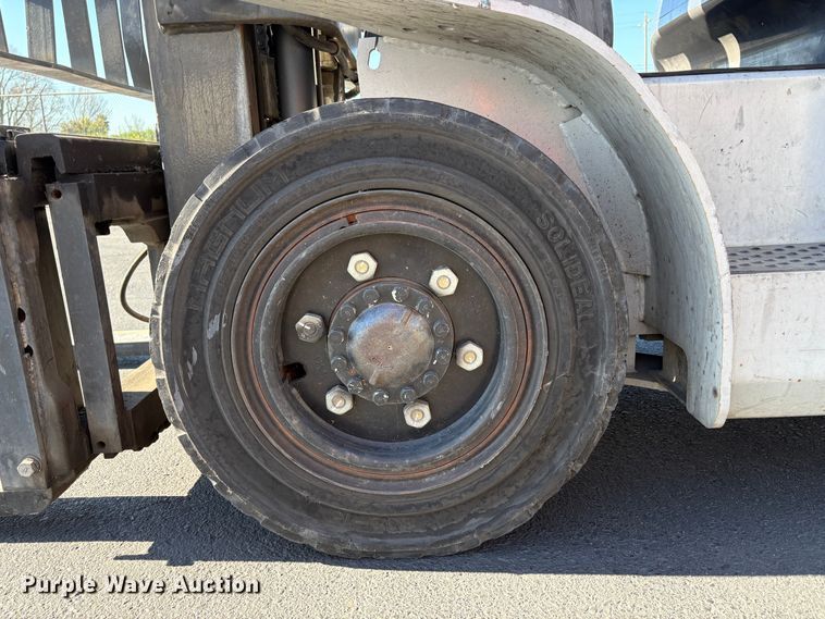 image for item EC8285 2011 Nissan PFD90Y forklift