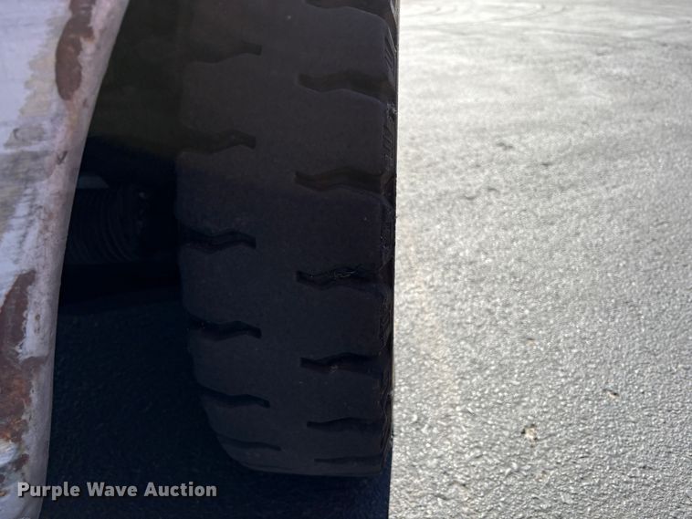 image for item EC8285 2011 Nissan PFD90Y forklift