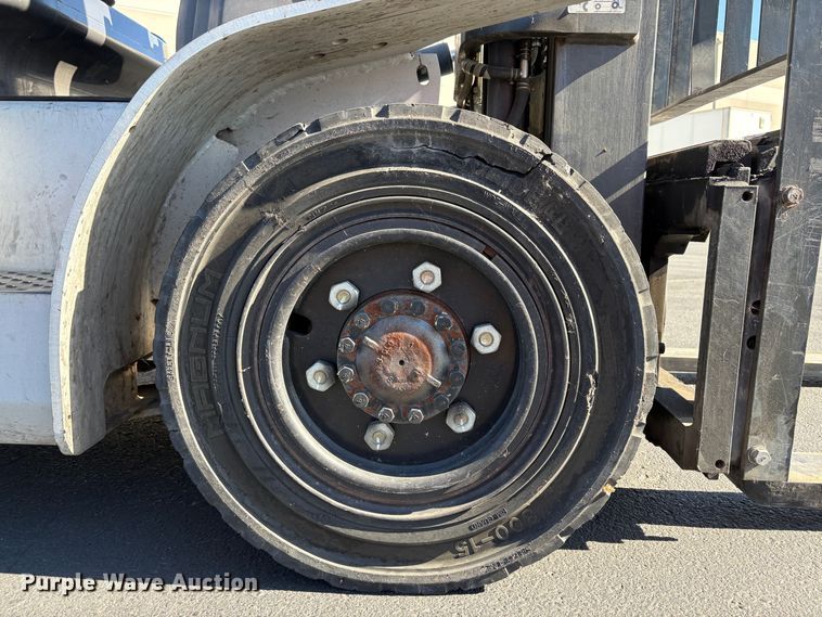 image for item EC8285 2011 Nissan PFD90Y forklift