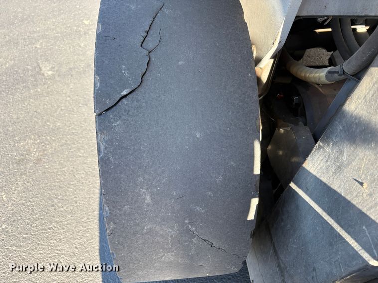 image for item EC8285 2011 Nissan PFD90Y forklift