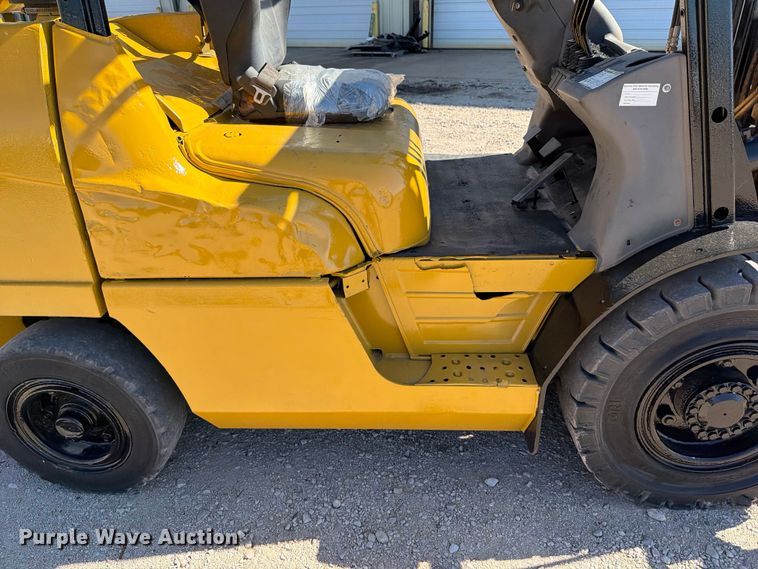 image for item ED5171 Caterpillar P8000 forklift