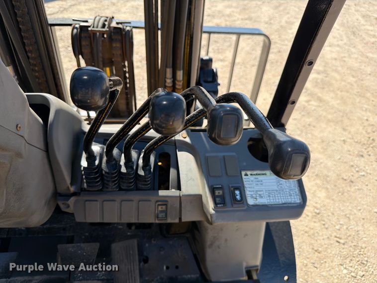 image for item ED5171 Caterpillar P8000 forklift