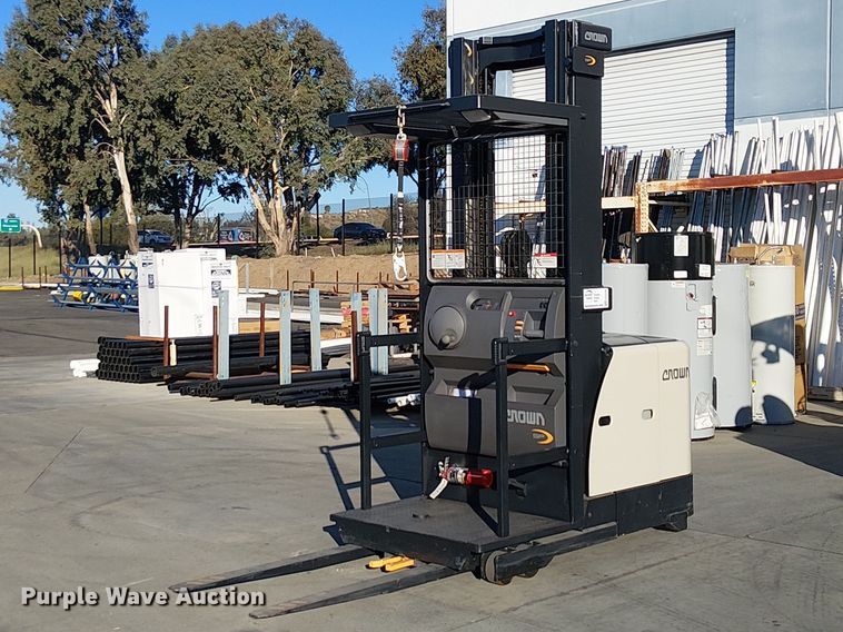 image for item EE5226 2018 Crown SP3520-30 order picker