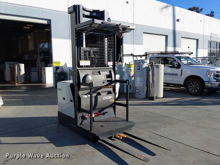 image for item EE5226 2018 Crown SP3520-30 order picker