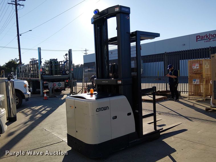 image for item EE5226 2018 Crown SP3520-30 order picker