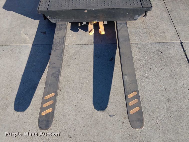 image for item EE5226 2018 Crown SP3520-30 order picker