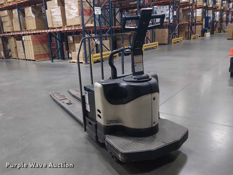 image for item EE7981 2004 Crown PE4000-60 pallet stacker