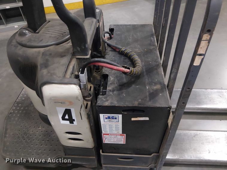 image for item EE7981 2004 Crown PE4000-60 pallet stacker