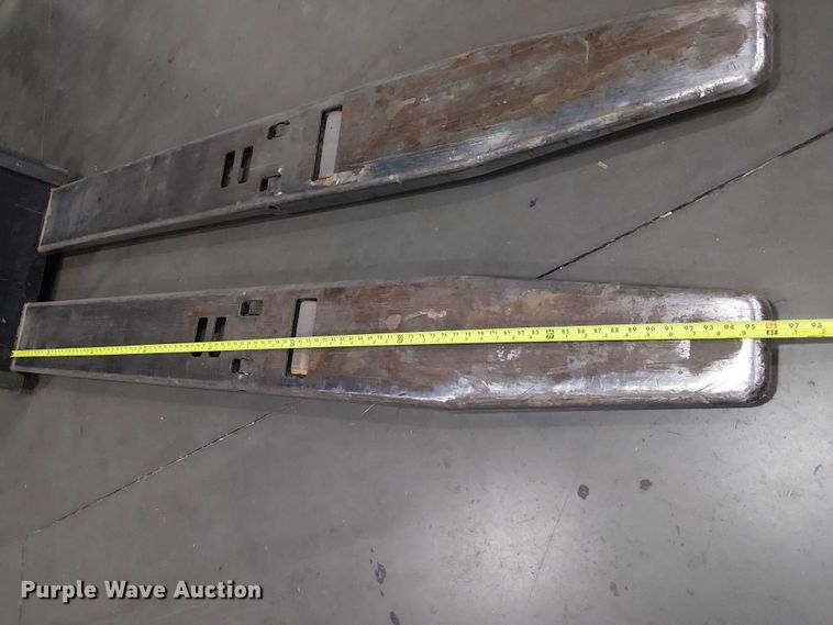 image for item EE7981 2004 Crown PE4000-60 pallet stacker