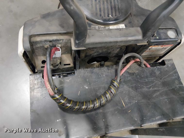 image for item EE7981 2004 Crown PE4000-60 pallet stacker