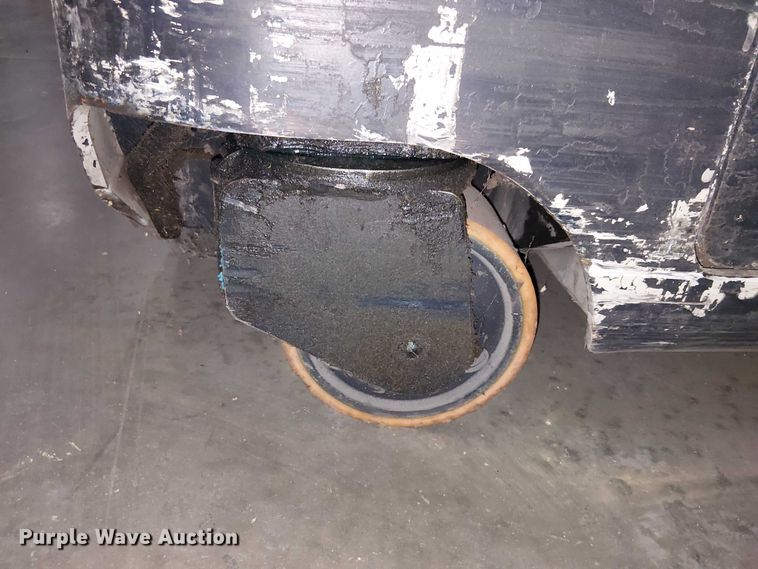 image for item EE7982 2004 Crown RD5220-30 reach truck