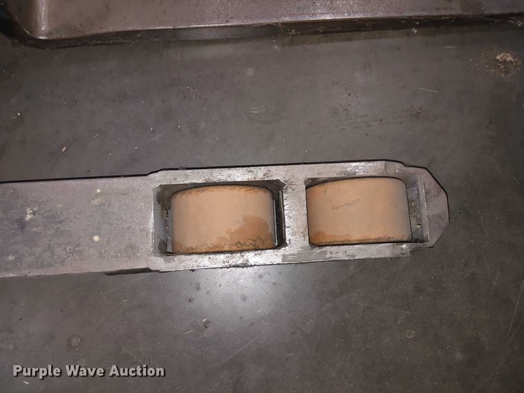 image for item EE7982 2004 Crown RD5220-30 reach truck