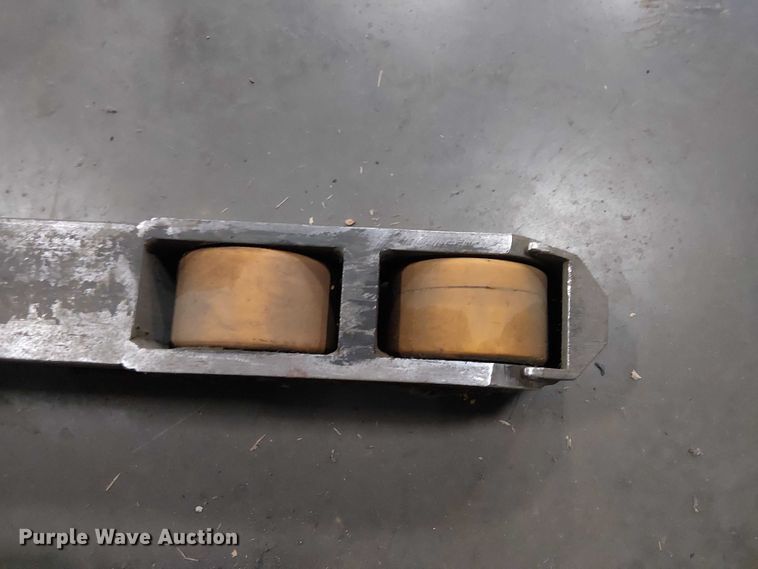 image for item EE7982 2004 Crown RD5220-30 reach truck