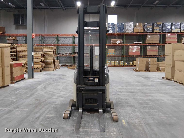 image for item EE7983 2006 Crown RR5225-35 reach truck