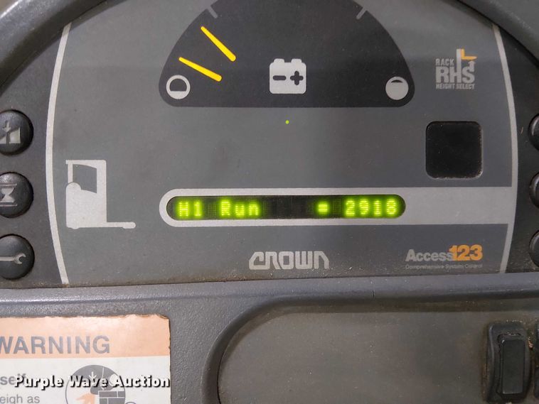 image for item EE7983 2006 Crown RR5225-35 reach truck