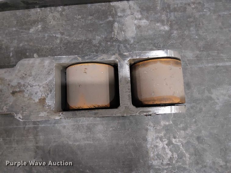 image for item EE7983 2006 Crown RR5225-35 reach truck