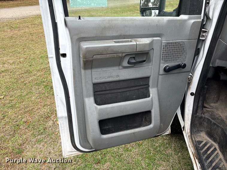 image for item EF1008 2014 Ford E150 van