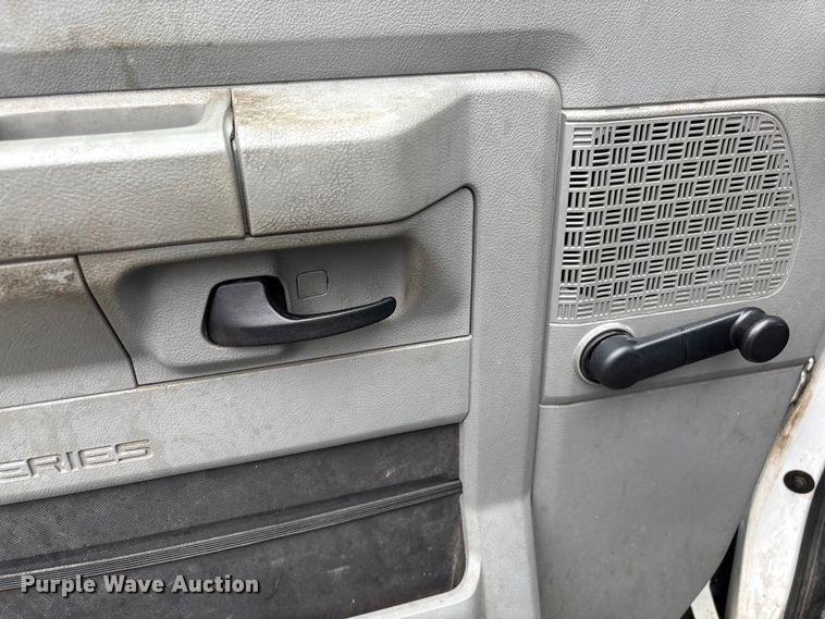 image for item EF1008 2014 Ford E150 van