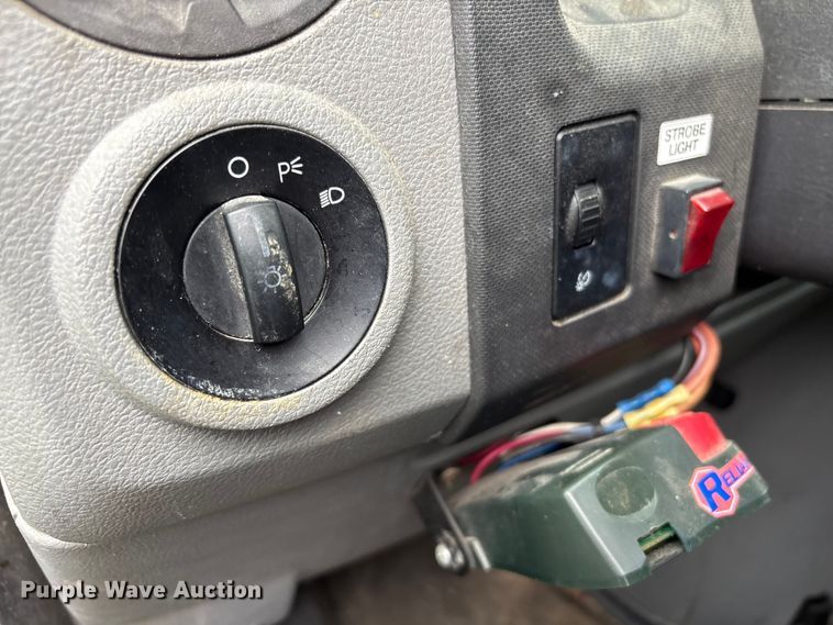 image for item EF1008 2014 Ford E150 van