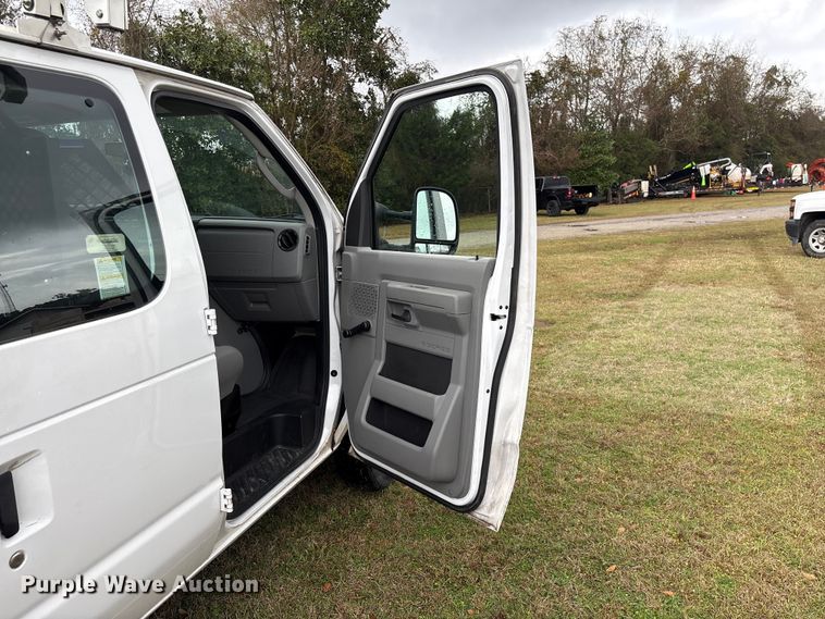 image for item EF1010 2014 Ford E150 van