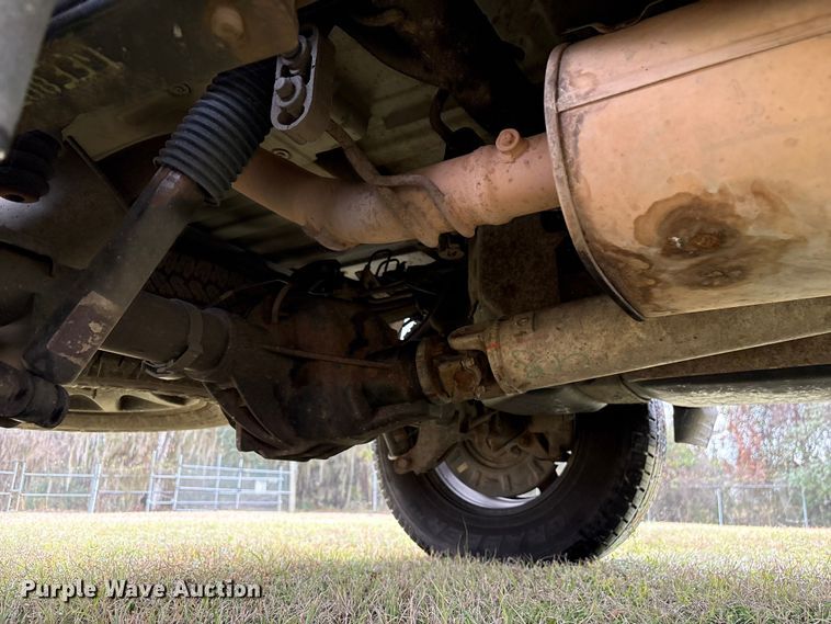 image for item EF1011 2015 Chevrolet Silverado 1500 pickup truck