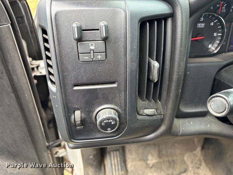 image for item EF1011 2015 Chevrolet Silverado 1500 pickup truck