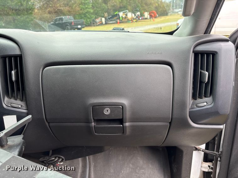 image for item EF1011 2015 Chevrolet Silverado 1500 pickup truck