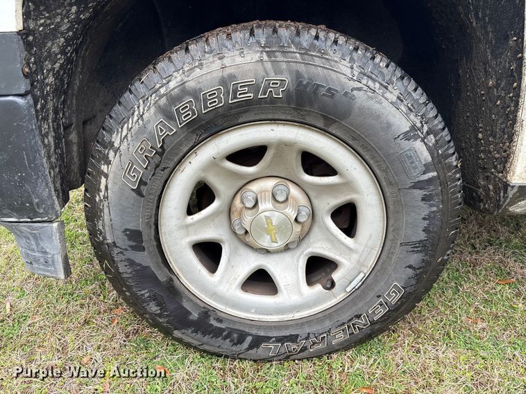 image for item EF1011 2015 Chevrolet Silverado 1500 pickup truck