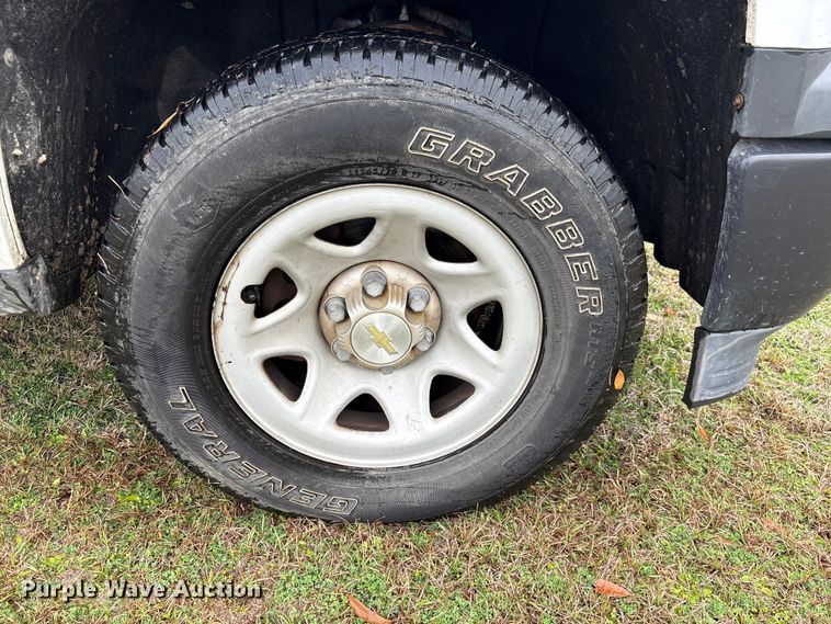 image for item EF1011 2015 Chevrolet Silverado 1500 pickup truck