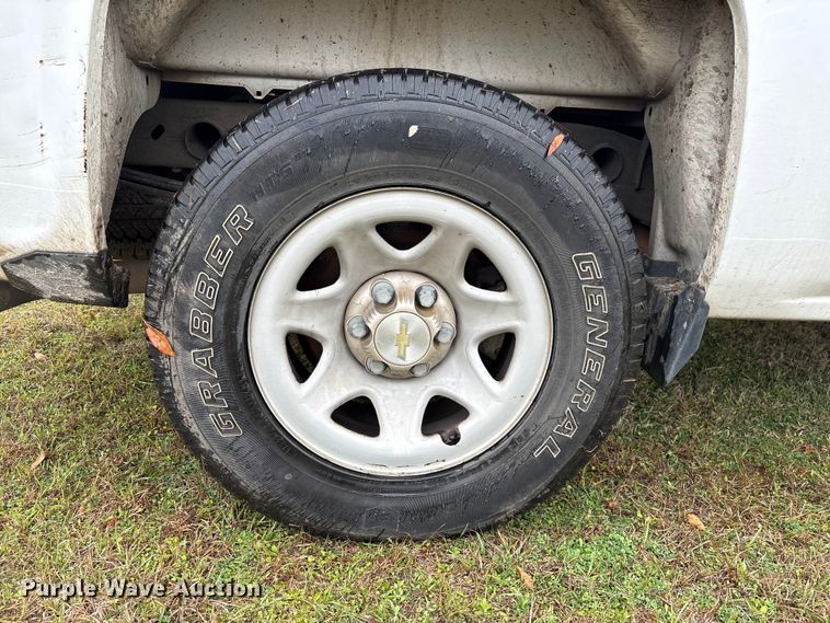 image for item EF1011 2015 Chevrolet Silverado 1500 pickup truck