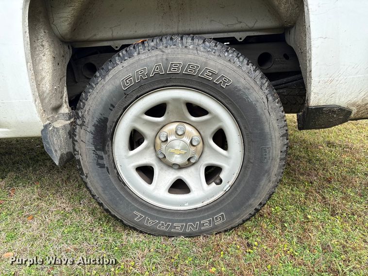 image for item EF1011 2015 Chevrolet Silverado 1500 pickup truck