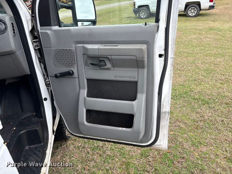 image for item EF1012 2014 Ford E150 van