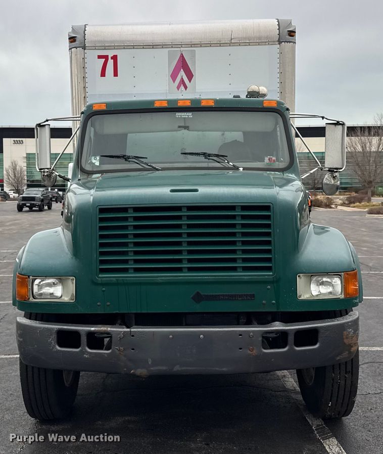 image for item EF2299 2002 International 4700 box truck