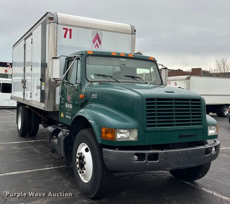 image for item EF2299 2002 International 4700 box truck