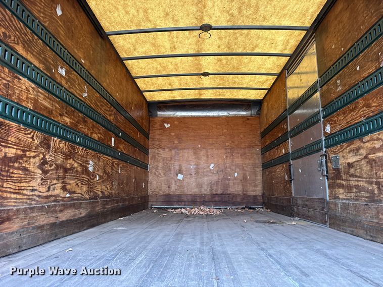 image for item EF2299 2002 International 4700 box truck