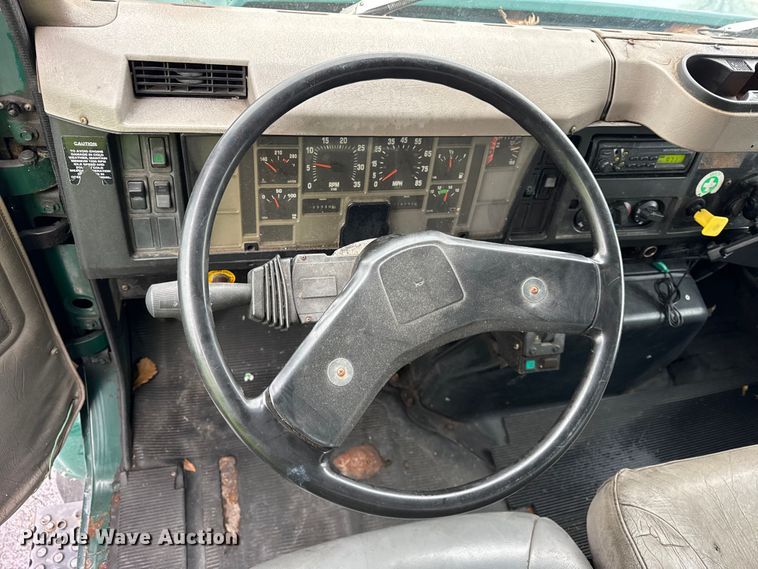 image for item EF2299 2002 International 4700 box truck