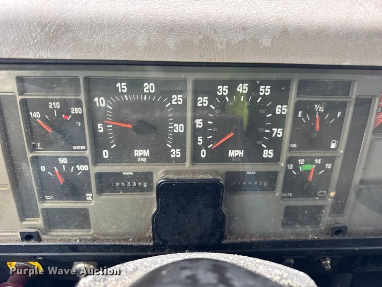 image for item EF2299 2002 International 4700 box truck