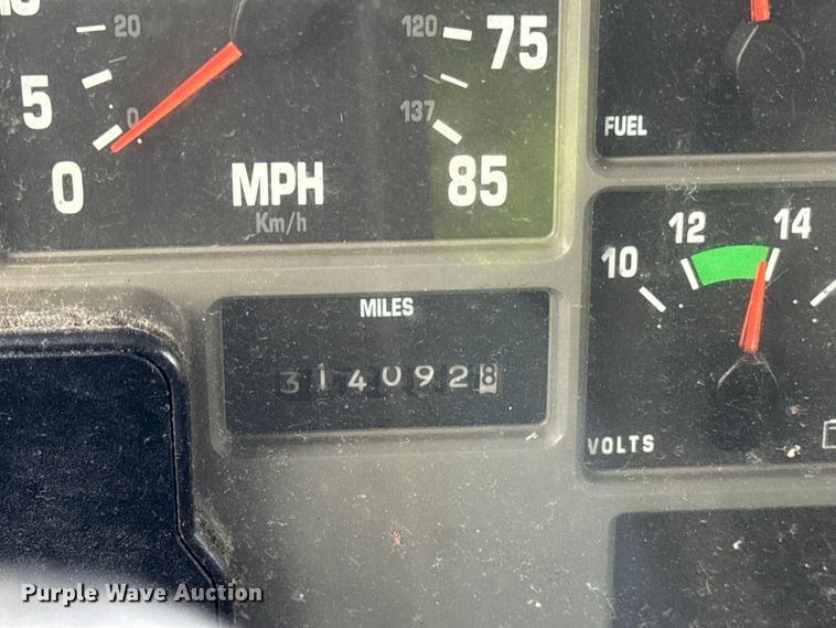 image for item EF2299 2002 International 4700 box truck