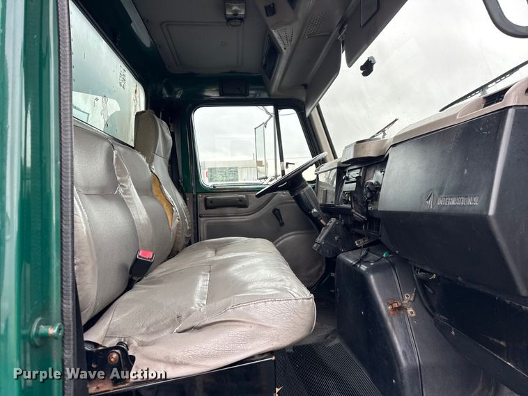 image for item EF2299 2002 International 4700 box truck