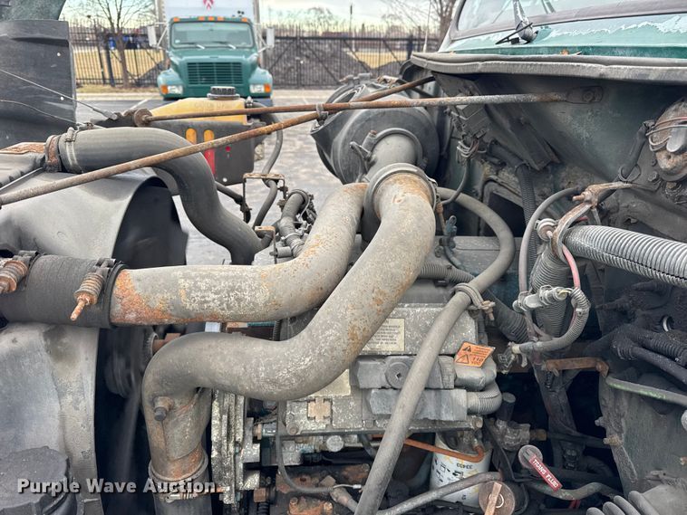 image for item EF2299 2002 International 4700 box truck