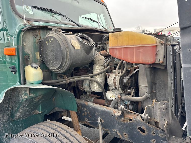 image for item EF2299 2002 International 4700 box truck