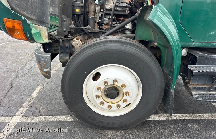 image for item EF2299 2002 International 4700 box truck