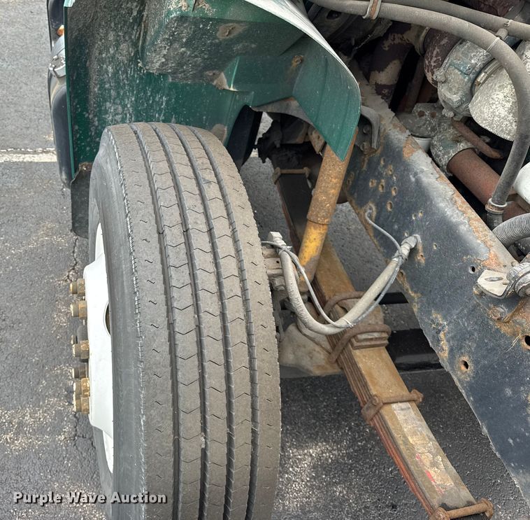 image for item EF2299 2002 International 4700 box truck