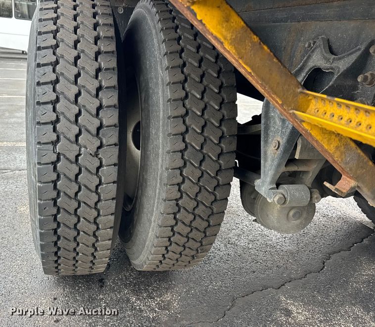 image for item EF2299 2002 International 4700 box truck