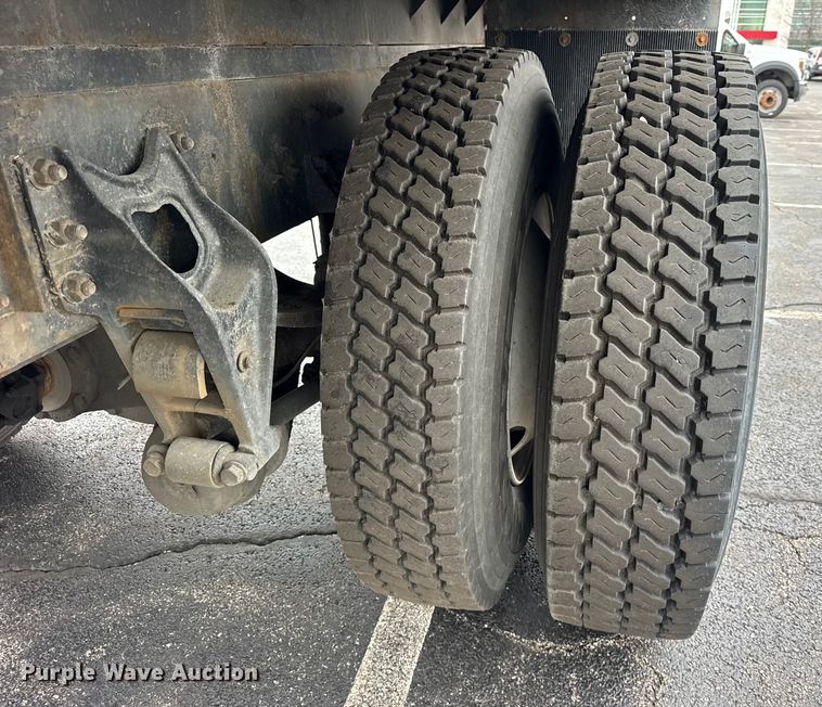 image for item EF2299 2002 International 4700 box truck