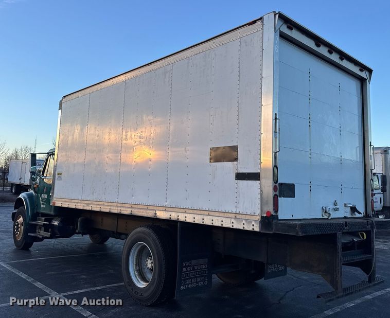 image for item EF2301 2002 International 4700 box truck