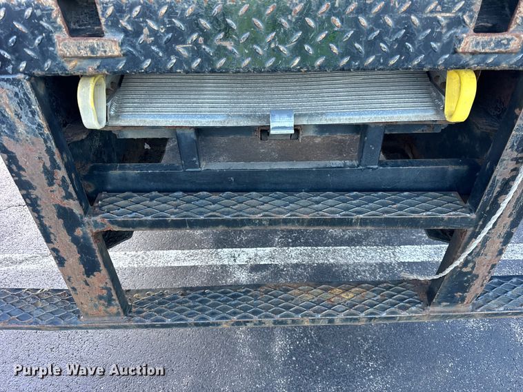 image for item EF2301 2002 International 4700 box truck