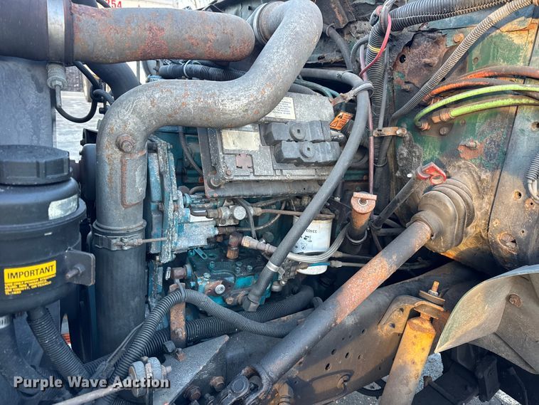 image for item EF2301 2002 International 4700 box truck